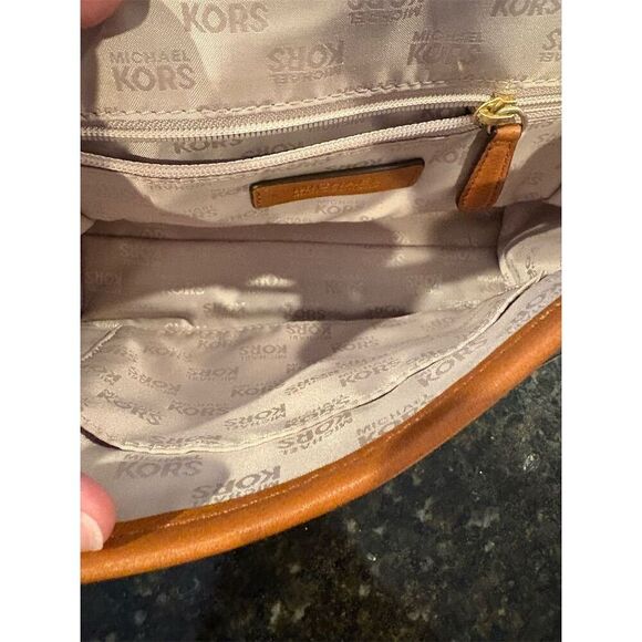 Michael Kors Margo Cream Pebbled Leather Crossbody Bag Adjustable Strap - Picture 11 of 16